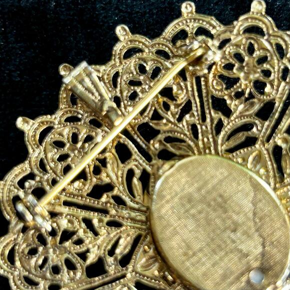 Vintage Filigree Solid Perfume Locket Brooch – Gold-Tone Pin / Pendant, - Picture 4 of 11